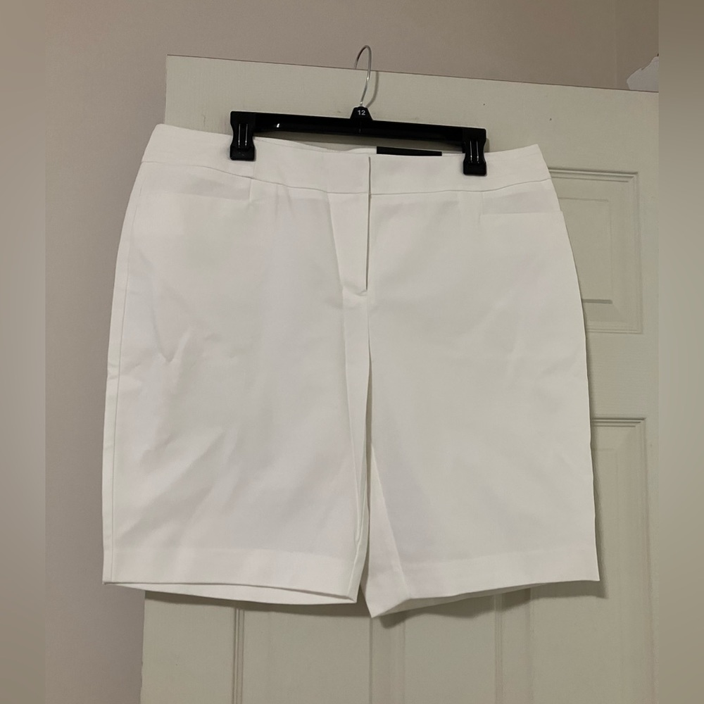 Apt 9 Bermuda Shorts, new size L